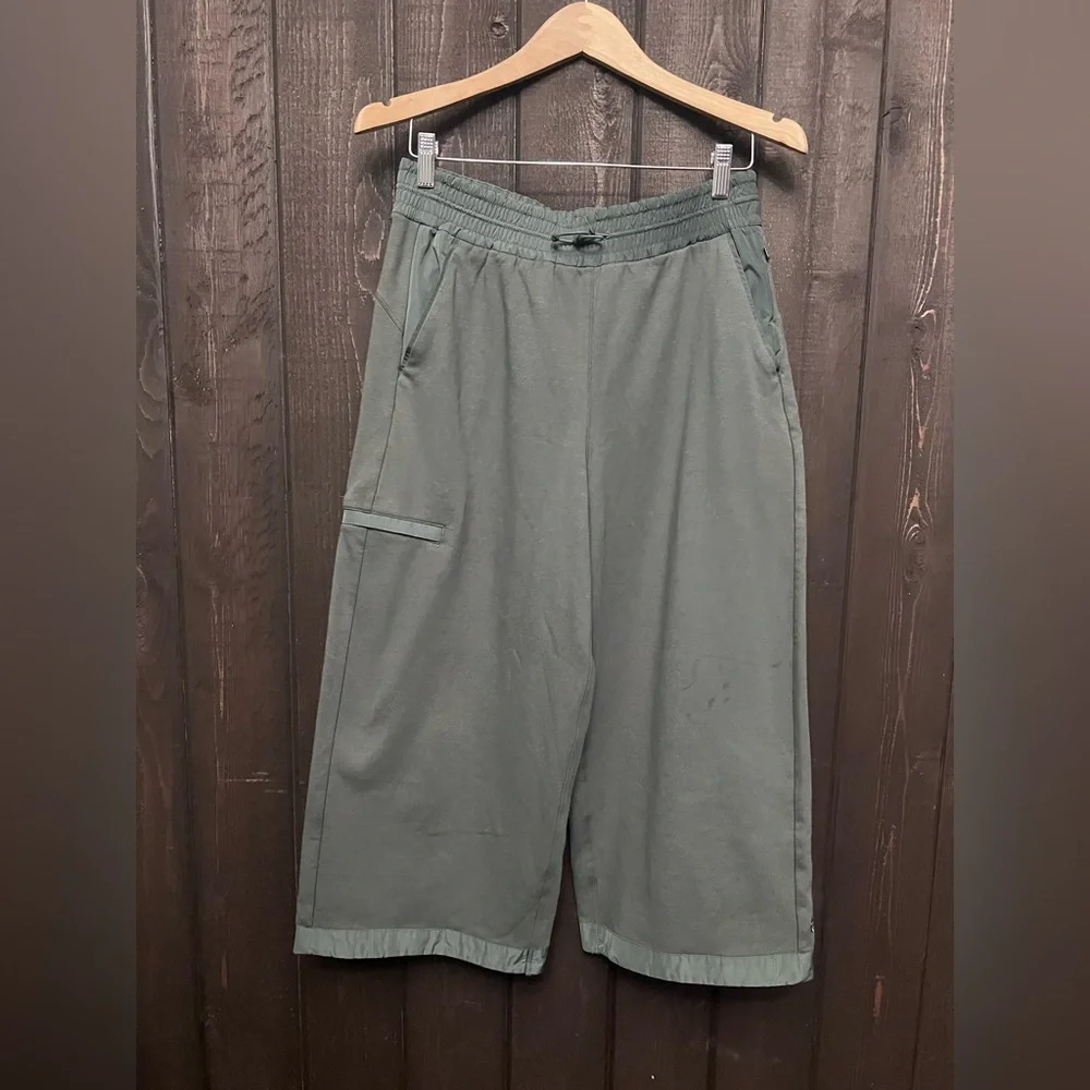 Athleta Triumph Hybrid Wide Leg Cropped Pant Sz M Bali Green Stretch Athleisure - Picture 4 of 8